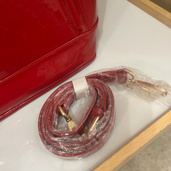 Chic Red Tote Bag for Women - Picture 8 of 9